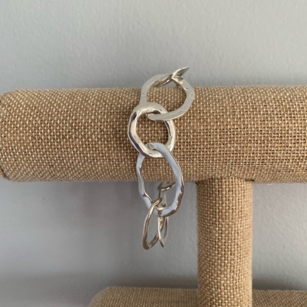 LAST CHANCE Chloe + Isabel Silver Organic Link Toggle Bracelet - Picture 6 of 6
